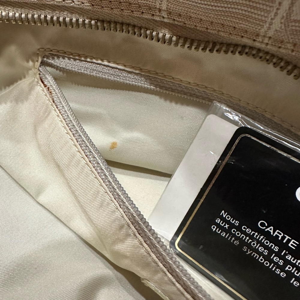 Chanel Handbag | Authentic Chanel Shoulder Bag | Authenticity card included - Picture 15 of 16